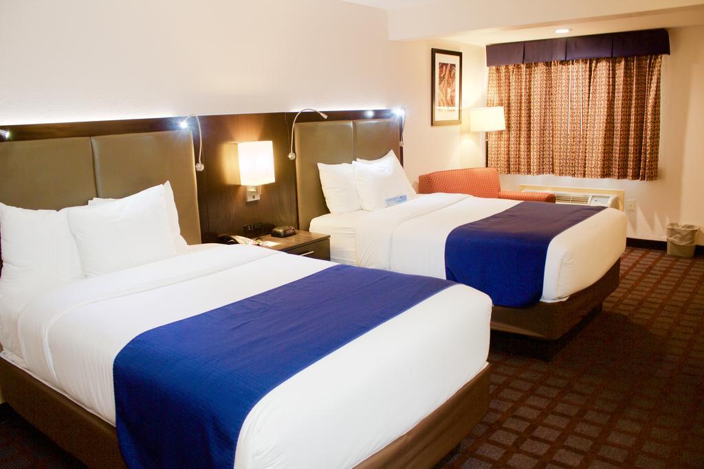 Days Inn By Wyndham Woodbury Long Island Exterior foto